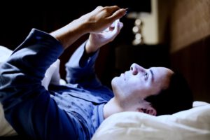 tratamiento para la adicción al móvil - noche